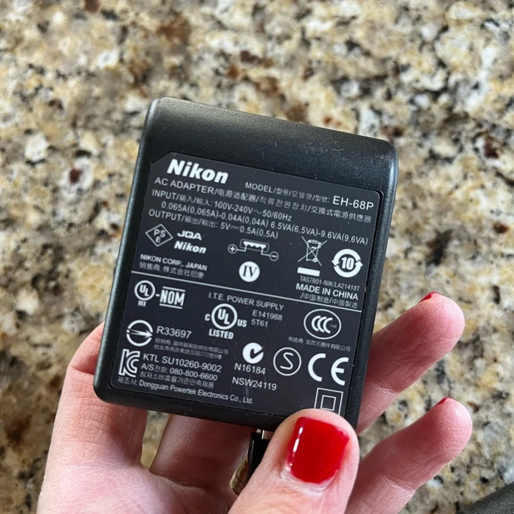 Nikon charger EH-68P